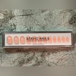 New NIB Static Nails JET SETTER ROUND
Reusable Pop On Manicure